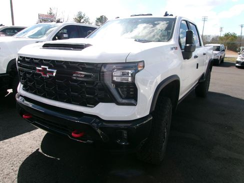 New 2026 Chevrolet Silverado 2500 ZR2 image 9