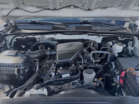 Used 2020 Toyota Tacoma SR image 32