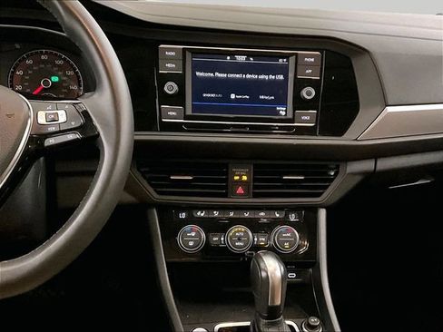 Used 2020 Volkswagen Jetta SE w/ SE Cold Weather Package FWD image 6