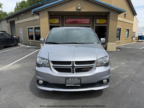 Used 2015 Dodge Grand Caravan R/T FWD image 2