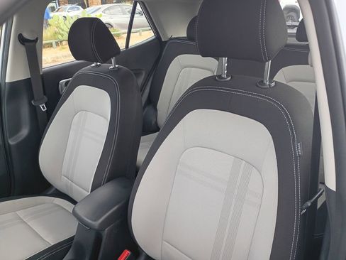 Used 2025 Hyundai Venue SEL FWD image 11