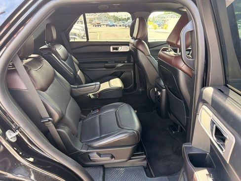 Used 2020 Ford Explorer Platinum w/ Premium Technology Package AWD/4WD image 16