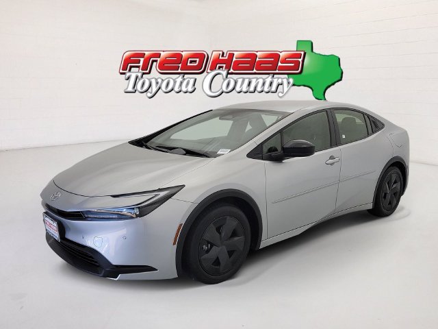 Used 2024 Toyota Prius LE FWD image 1