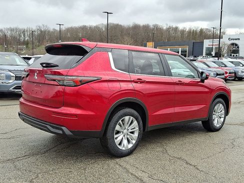 New 2026 Mitsubishi Outlander ES FWD image 4