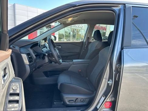 Used 2023 Nissan Rogue SV AWD/4WD image 11