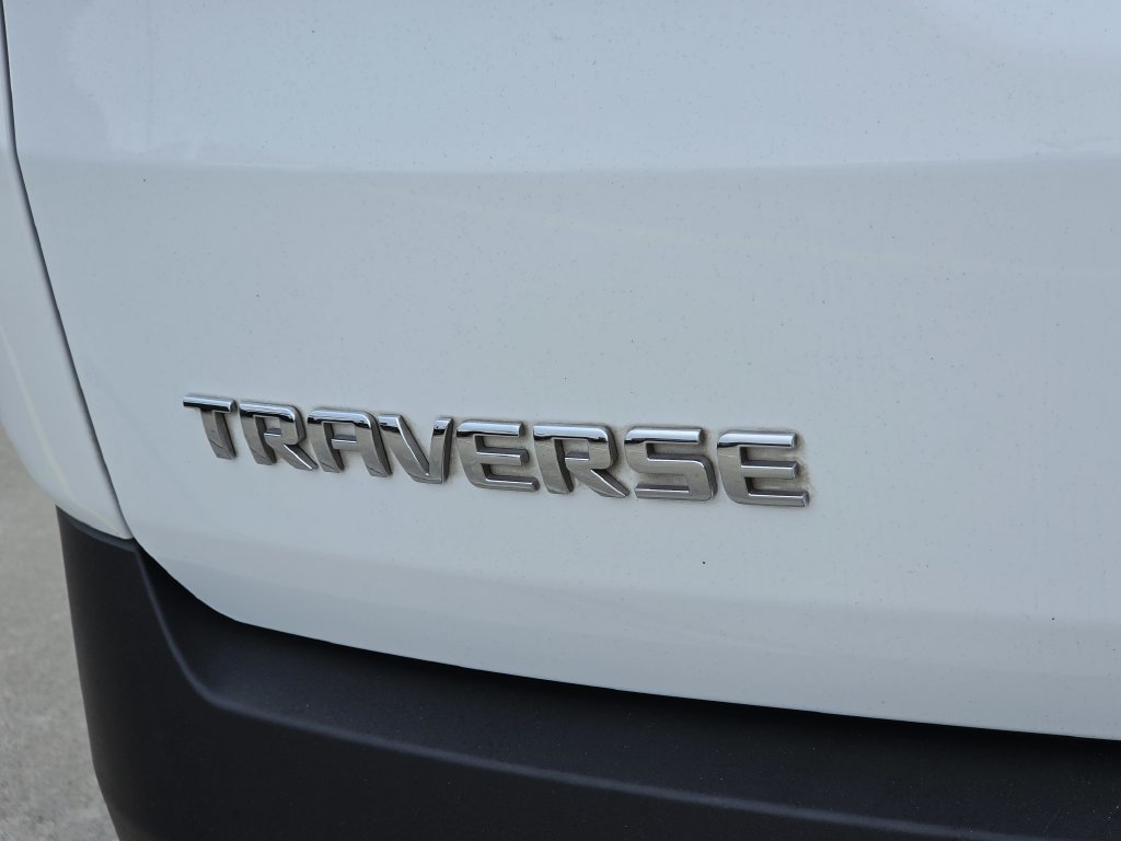 Used 2023 Chevrolet Traverse LS FWD image 9