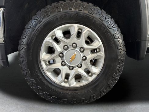 Used 2023 Chevrolet Silverado 2500 LT AWD/4WD image 14