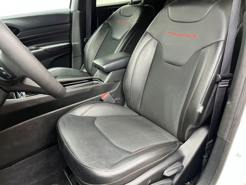 Used 2025 Jeep Compass Trailhawk AWD/4WD image 18
