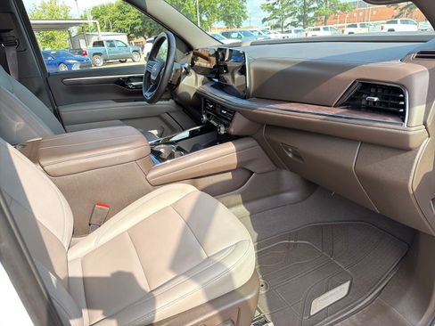 Used 2025 Chevrolet Tahoe LT w/ Comfort Package RWD image 13