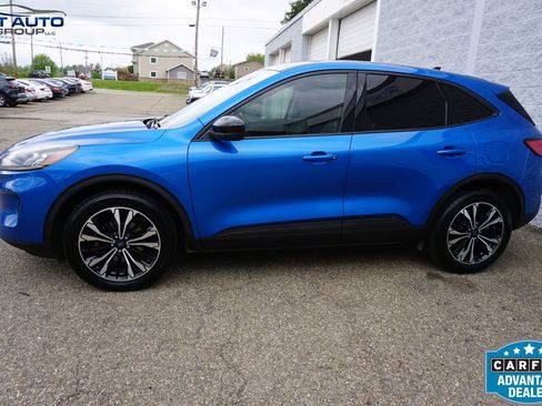 Used 2021 Ford Escape SE w/ SE Sport Appearance Package AWD/4WD image 4