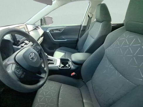Used 2021 Toyota RAV4 XLE image 9
