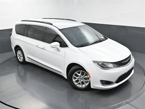 Used 2017 Chrysler Pacifica Touring-L image 28