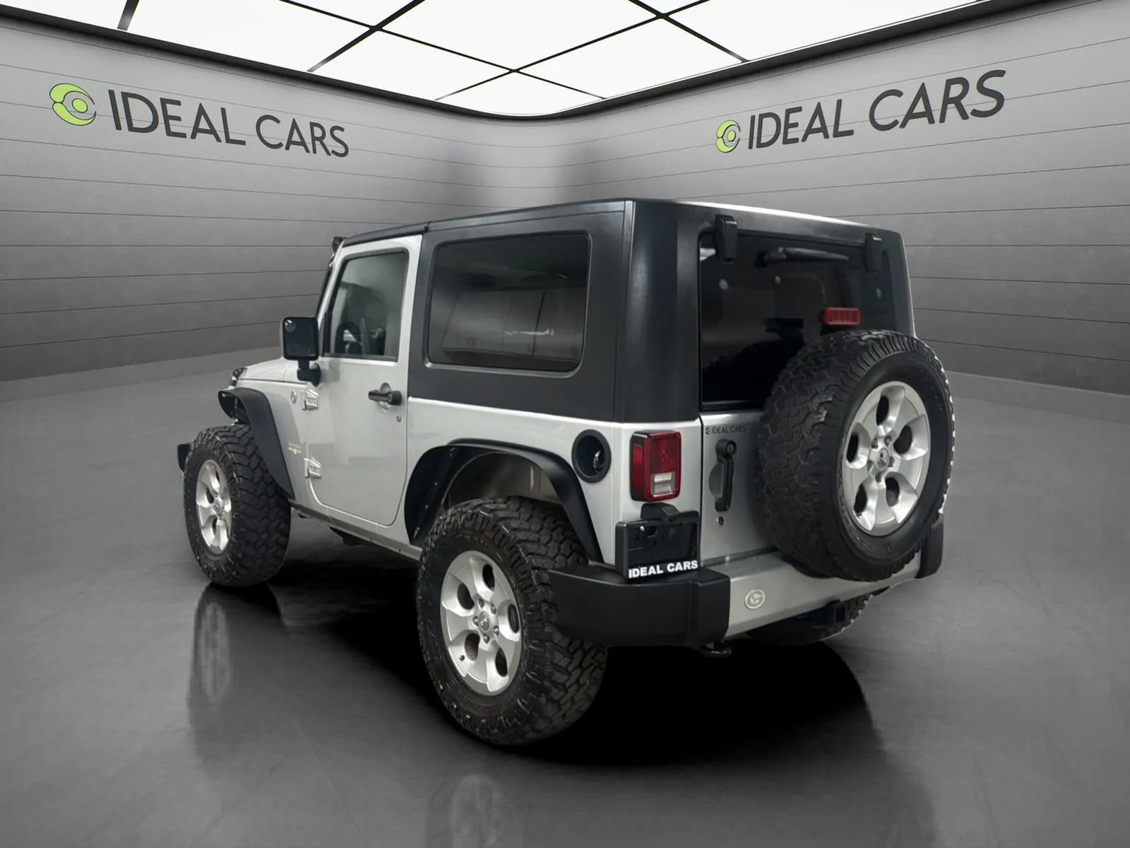Used 2010 Jeep Wrangler Sahara w/ Dual Top Group AWD/4WD image 7