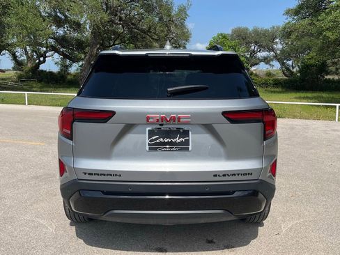 Used 2026 GMC Terrain Elevation w/ Elevation Premium Package FWD image 6