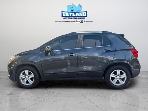 Used 2019 Chevrolet Trax LT w/ LPO, Cargo Package FWD image 2