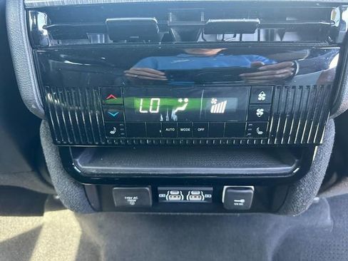 Used 2023 Jeep Wagoneer L Series III w/ Preferred Equipment Group image 12