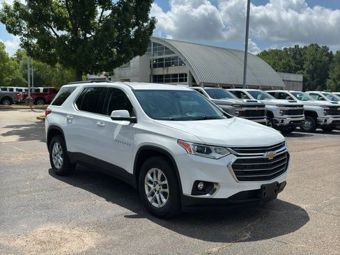 Certified 2021 Chevrolet Traverse LT AWD/4WD image 1