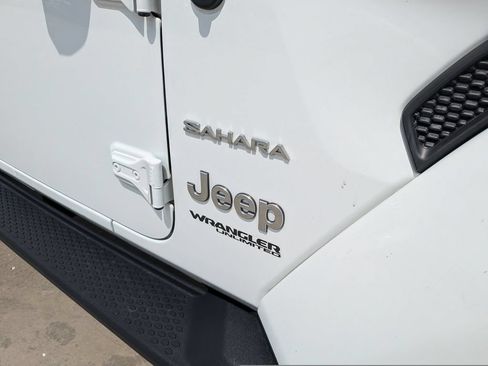 Used 2018 Jeep Wrangler Unlimited Sahara w/ LED Lighting Group AWD/4WD image 10