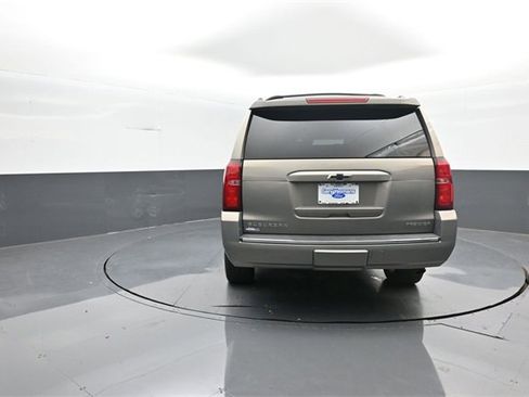 Used 2019 Chevrolet Suburban Premier w/ Premier Plus Edition image 6