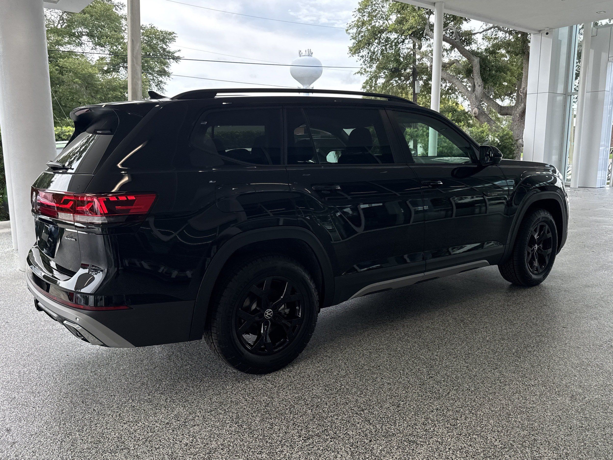New 2026 Volkswagen Atlas Peak Edition AWD/4WD image 4