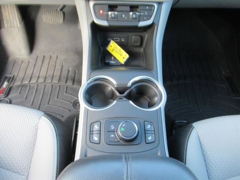 Used 2023 GMC Terrain SLE w/ Driver Convenience Package image 22