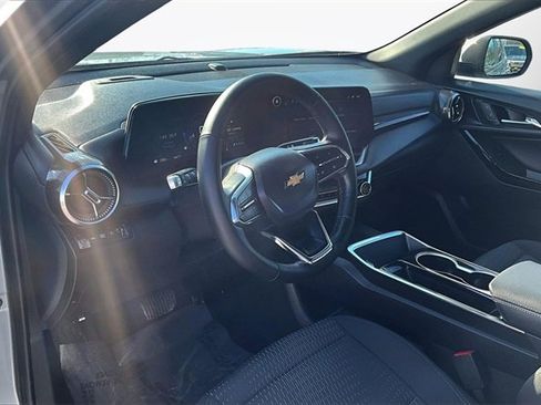 Used 2025 Chevrolet Equinox LT image 12