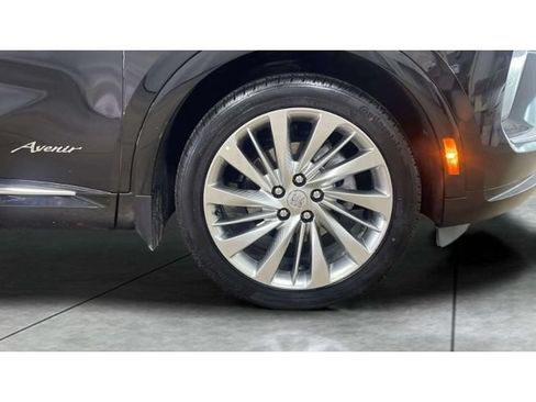 Used 2024 Buick Envision Avenir AWD/4WD image 21