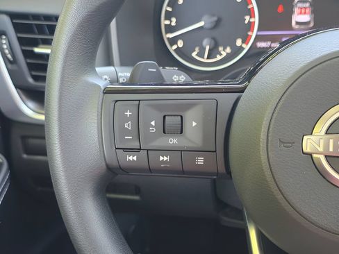 Used 2023 Nissan Rogue SV AWD/4WD image 18