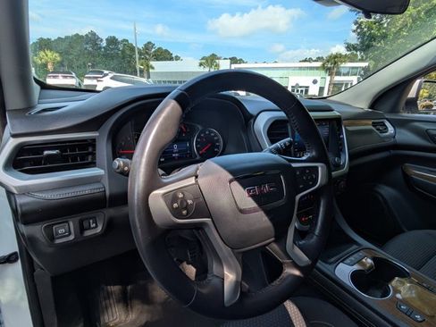Used 2020 GMC Acadia SLE w/ Driver Convenience Package FWD image 10