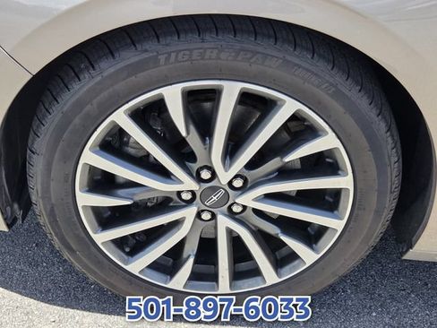 Used 2020 Lincoln Continental w/ Premium Package FWD image 17