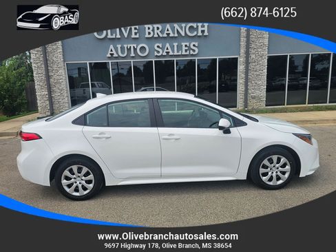 Used 2024 Toyota Corolla LE FWD image 1