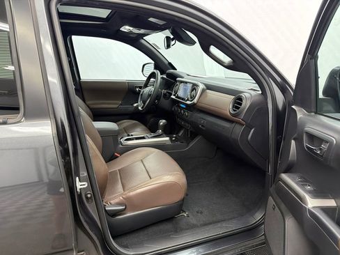 Used 2022 Toyota Tacoma Limited AWD/4WD image 14