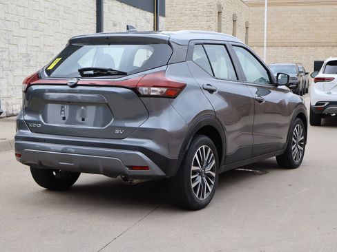 Used 2022 Nissan Kicks SV FWD image 3