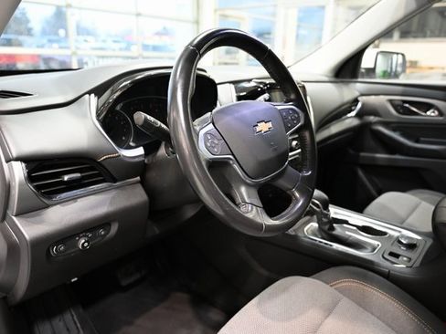 Used 2021 Chevrolet Traverse LT image 20