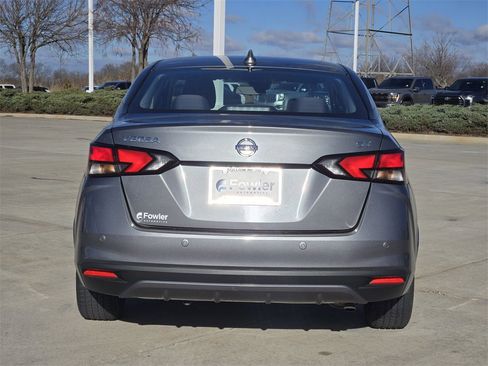 Used 2021 Nissan Versa SV image 6