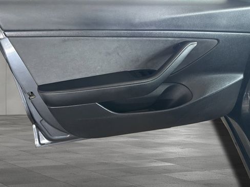 Used 2020 Tesla Model 3 Standard Range Plus image 18