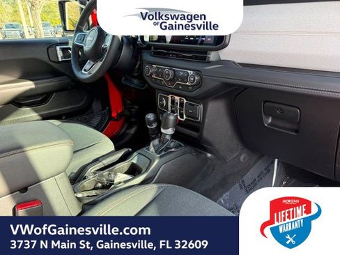 Used 2025 Jeep Wrangler Sahara image 10