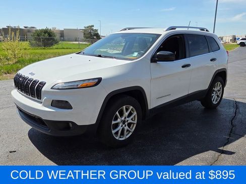 Used 2016 Jeep Cherokee Latitude w/ Cold Weather Group AWD/4WD image 3