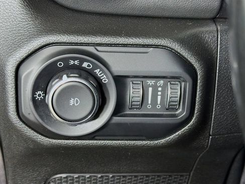 Used 2021 Jeep Wrangler Unlimited Sahara AWD/4WD image 11