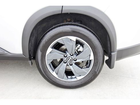 Used 2025 Nissan Rogue SV image 28