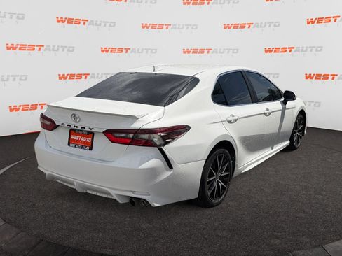 Used 2021 Toyota Camry SE w/ Convenience Package FWD image 5