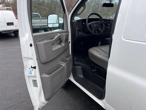 Used 2018 GMC Savana 2500 Extended image 9