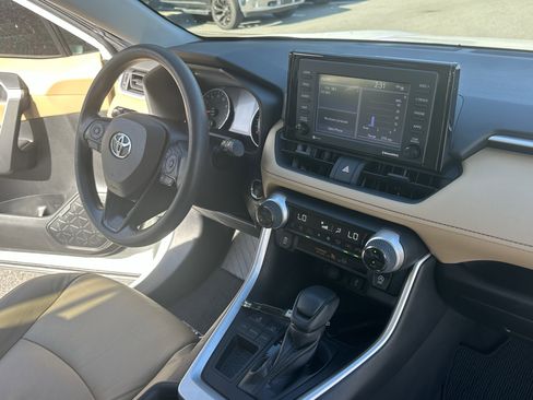 Used 2021 Toyota RAV4 XLE image 17