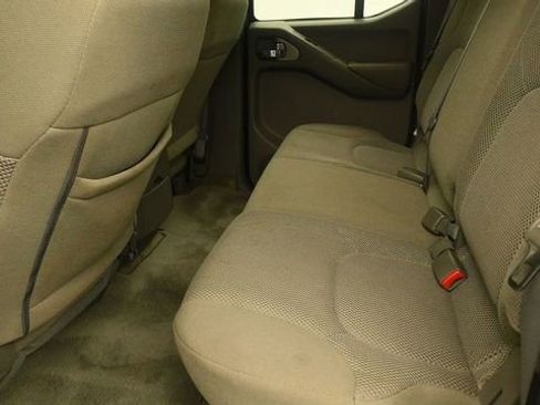 Used 2018 Nissan Frontier SV AWD/4WD image 11