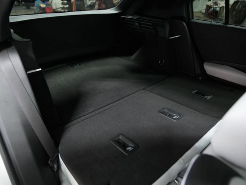 Used 2024 Cadillac XT4 Sport image 17