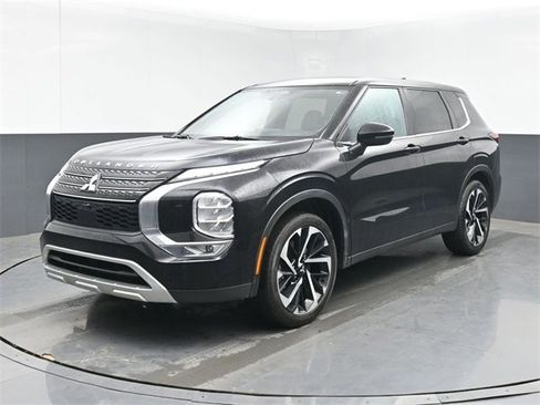 Used 2024 Mitsubishi Outlander SE image 5