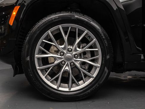 Used 2022 Jeep Grand Cherokee Summit AWD/4WD image 44