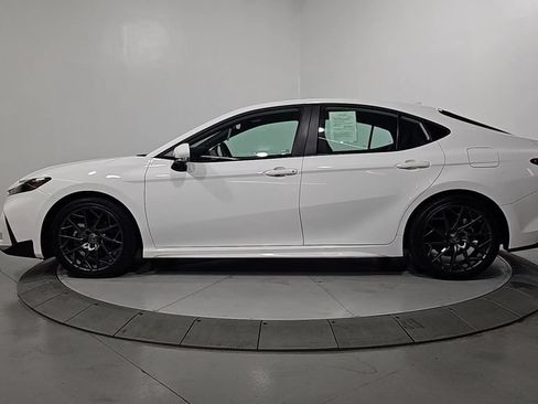 Used 2025 Toyota Camry Hybrid FWD image 2