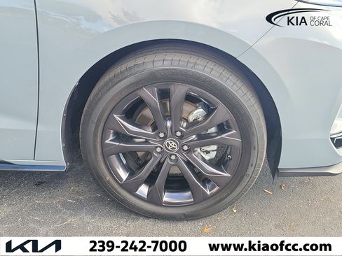 Used 2023 Toyota Sienna XSE w/ XSE Plus Package FWD image 7