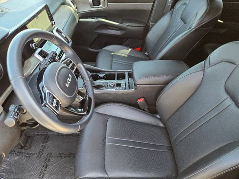 Certified 2023 Kia Sorento EX image 18